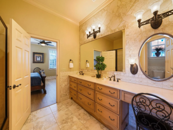 Luxurious Coastal Retreat in Miramar Beach - 7-Bedroom Home Near Beach